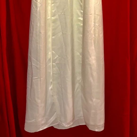 Naomi Gown in Ivory by Lovers + Friends - Picture 6 of 16